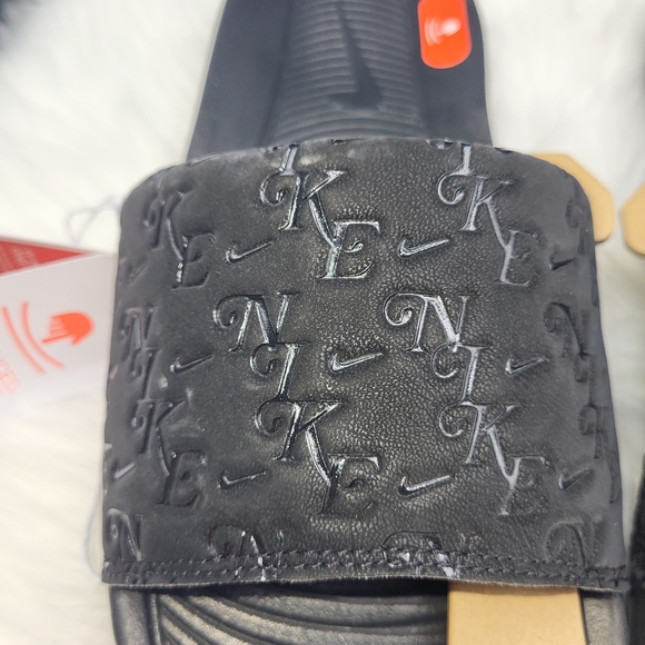 Nike Black and Gray Slide Sandals - Picture 4 of 6